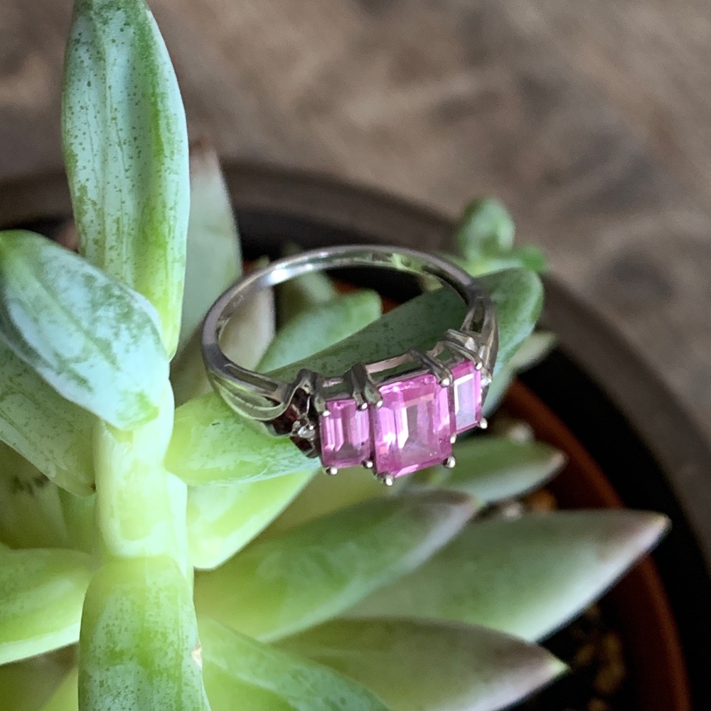 10 K THL gemstone ring